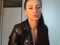 Im pretty girl with long black hair, muscular , athletic, tanned,nice body. Like to flex muscles, be dominant,like to wear leather, stockings, boots and sexy dresses. Like to dance,workout on cam.Handjob, feetjob, blowjob. Im a girl with humor. Like to chat.