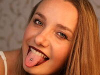 camwhore masturbating with vibrator BelleCox