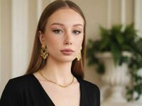 camgirl fingering bald pussy EmaGurrad