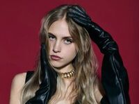 shower cam EveTottingham