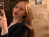 hot cam slut IleanaNiese