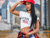 camgirl playing with dildo LauranJackson
