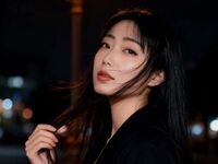 cam girl playing with vibrator BeIIaDiana