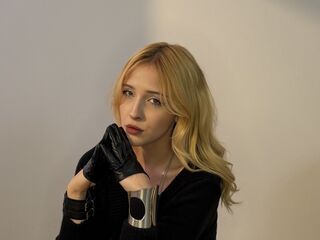 girl chatroom AmeliaHatta