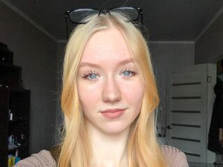 cam girl masturbating with vibrator AvelinaSeide