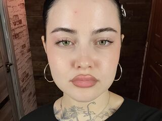 topless camgirl CarmenFurmanik