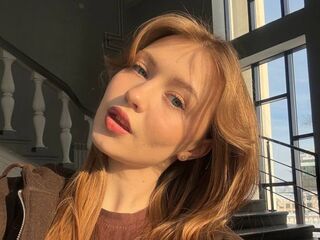 naked girl with webcam masturbating with dildo DenaeMckendrick