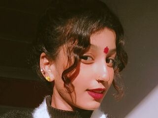 cam girl playing with vibrator DiaQuin