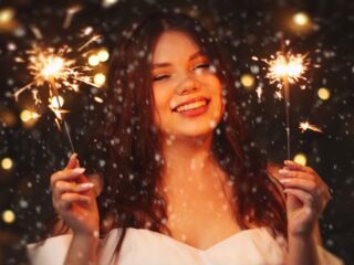 cam girl playing with dildo DianaDefoe