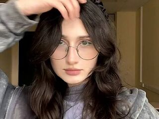 naked girl with webcam masturbating with dildo DianneBrowie