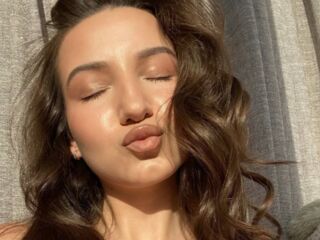 naked girl with webcam masturbating with sextoy DinaSweeny