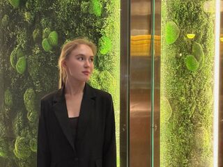 naked girl with webcam masturbating with dildo EdaNoreikaite