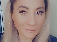 chat with cam EllaMon