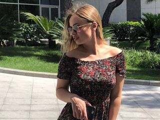 striptease cam EmileeBeyale