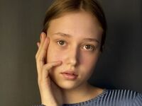 cam girl playing with dildo EvelinaMoorina