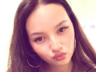 topless cam girl FatimahAmargo