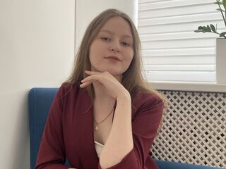 naked camgirl masturbating with dildo GermaineMoland