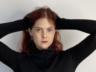 hot cam girl fingering shaved pussy IdaBerenger