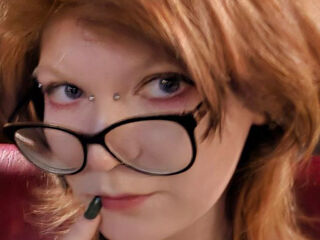 camgirl playing with sex toy InezHiefnar