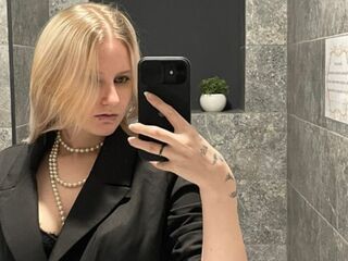 adult cam JenaeMcquillen