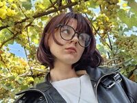 cam girl masturbating with vibrator JuliannMunning