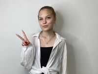 naked cam girl fingering pussy KarineBrinkmeyer
