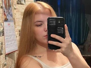 free webcam chat room KarrieAnesi