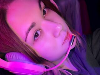 camgirl fingering shaved pussy KimSoprano