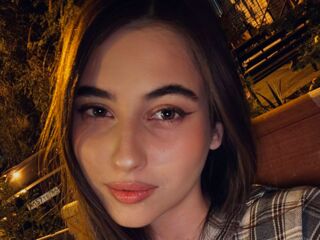 cam girl masturbating with sextoy LeiaFrost