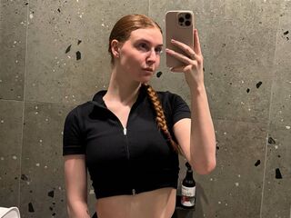 cam girl playing with dildo LessieNunz