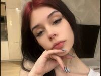 beautiful webcamgirl LoraBrow