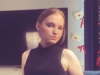 naked girl with webcam masturbating LoraKen