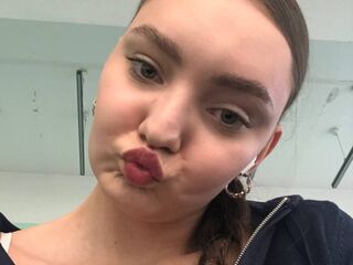 topless camgirl LourdesFronk