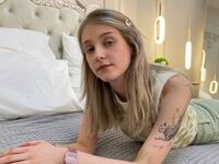 fingering webcamgirl LunaMiln