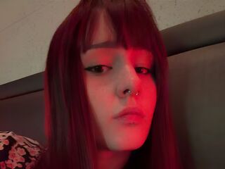 cam girl masturbating with vibrator MaeveLith