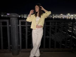 camgirl playing with vibrator ManieScaffe
