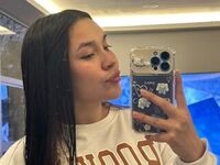 topless webcam girl MiaThomp