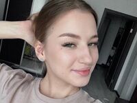 webcam babe chatroom MonaVilonny