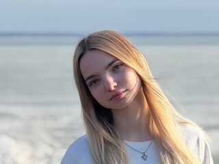 cam girl playing with vibrator RaguelMetenosky