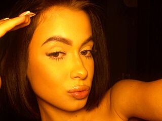 camgirl playing with dildo RuthieMichieli