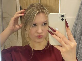 free chat room SkyeDavi