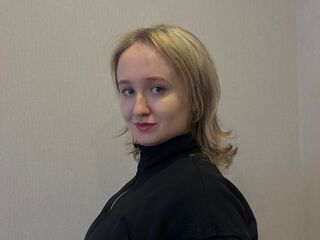 naughty camgirl SuzannKernes