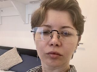 hot strip tease webcam VelvetVenom