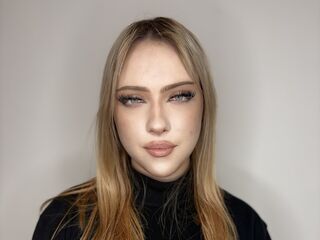 naked girl with cam fingering VirgieJanosek