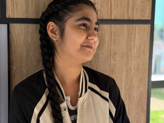 girl fingering shaved pussy YukoKlapper